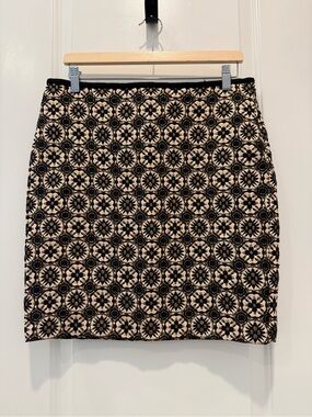 Max Studio Black Floral Pattern Pencil Skirt on  W/ Metallic Gold Sheen